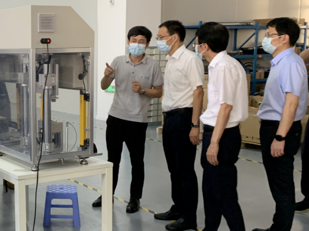 Cui Yonghui, Secretary of the Municipal Party Committee, investigates Torch Graphene New Material Industrial Park
